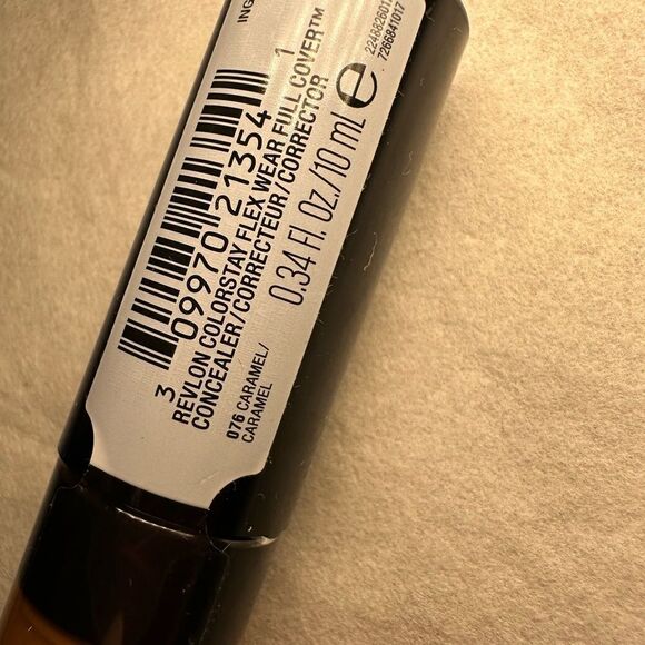 Revlon ColorStay Flex Wear Full Cover Concealer Color 076 Caramel - 0.34 fl oz - Picture 2 of 4